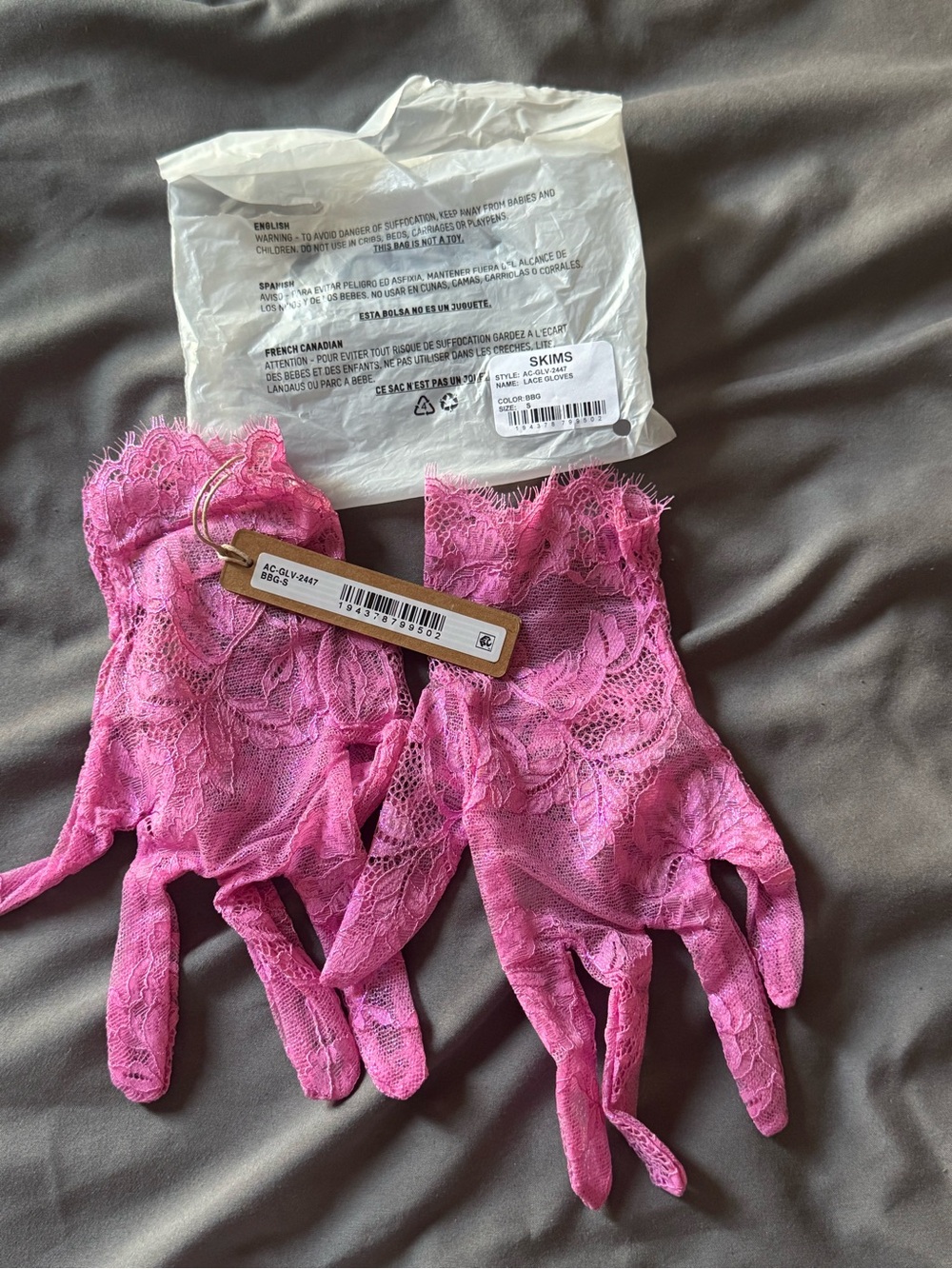 NWT SKIMS Pink Bubblegum Lace Gloves in S